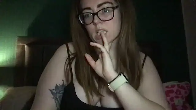 Snapshot of CurvyBx chatting on 5, 3, 2026 CurvyBx online show from 5, 3, 2026