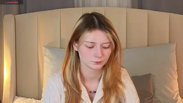 AlyssFrost online show from 25, 4, 2026