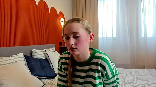 Snapshot of TraceeRebollar chatting on 27, 2, 2026 TraceeRebollar online show from 27, 2, 2026