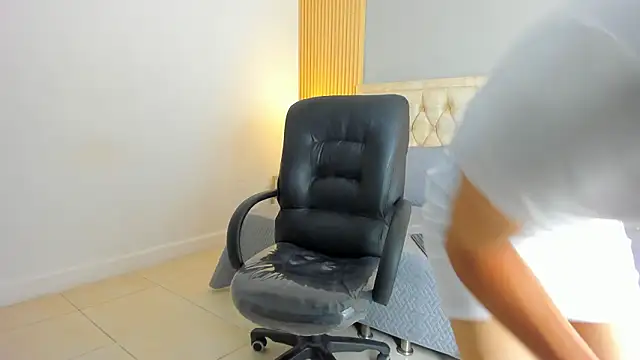 Hxxyro online show from 6, 3, 2026