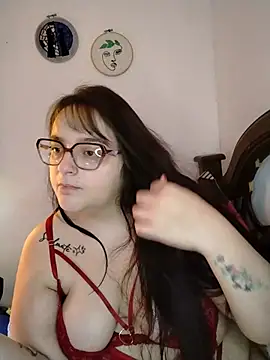 Snapshot of daphneev chatting on 3, 8, 2026 daphneev online show from 3, 8, 2026