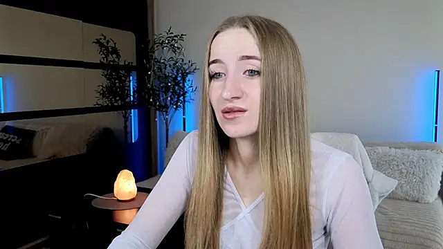 Oxy Foxie online show from 8, 6, 2026