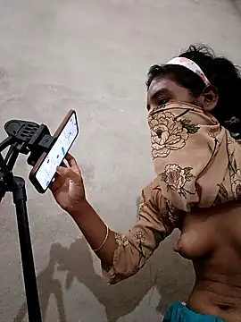 Snapshot of mimpake chatting on 13, 4, 2026 mimpake online show from 13, 4, 2026