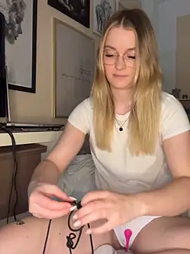 melanieTesss online show from 4, 4, 2026