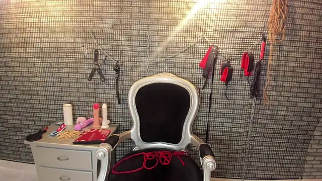 hillary bigbutt online show from 6, 4, 2026