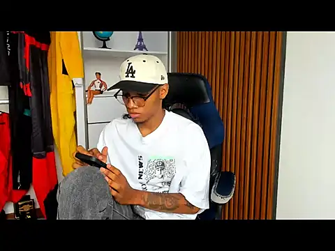 yandi hot online show from 3, 3, 2026