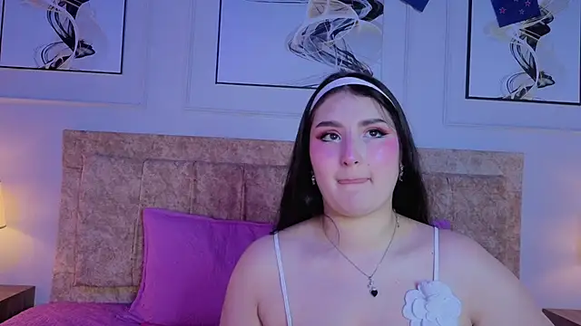 zoe moon   online show from 8, 7, 2026