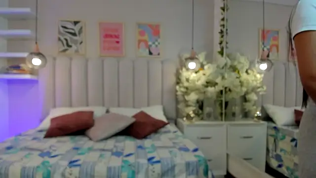 Mia Bailey  online show from 25, 3, 2026