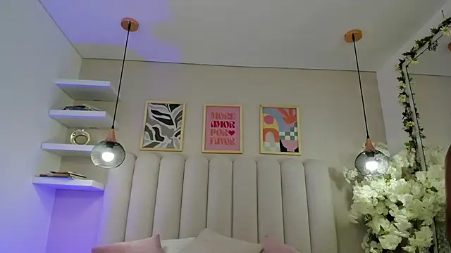 Mia Bailey  online show from 7, 4, 2026