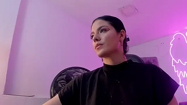 Snapshot of Evelin__thompsson chatting on 20, 3, 2026 Evelin thompsson online show from 20, 3, 2026