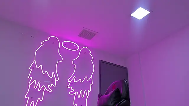 Snapshot of Evelin__thompsson chatting on 5, 6, 2026 Evelin thompsson online show from 5, 6, 2026