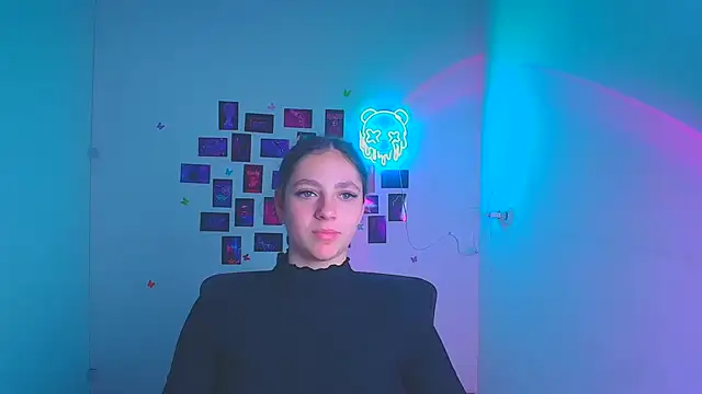 KissMeJulia online show from 7, 4, 2026