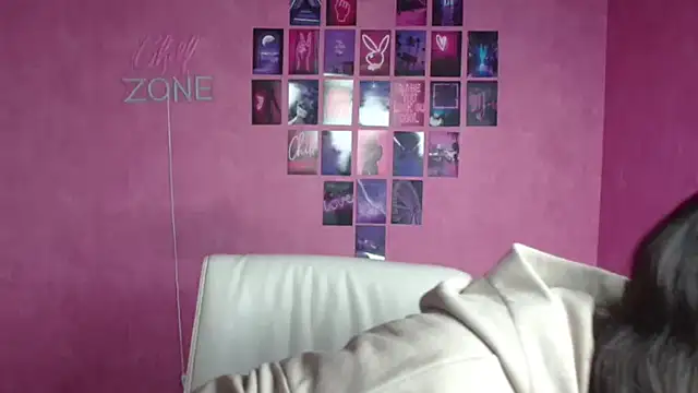 Snapshot of KissMeJulia chatting on 15, 5, 2026 KissMeJulia online show from 15, 5, 2026