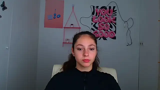KissMeJulia online show from 7, 7, 2026