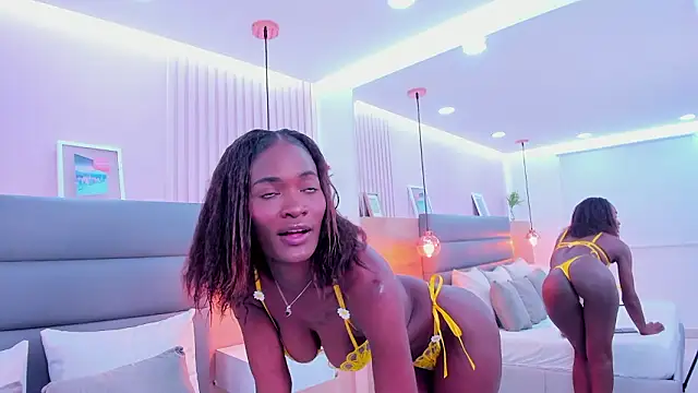 Snapshot of ivonne_duval chatting on 4, 3, 2026 ivonne duval online show from 4, 3, 2026