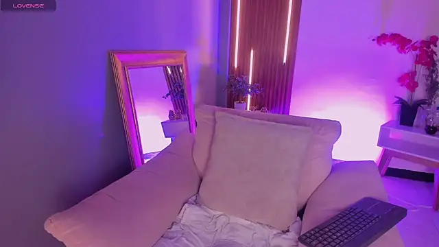 LunaaHarper online show from 2, 4, 2026