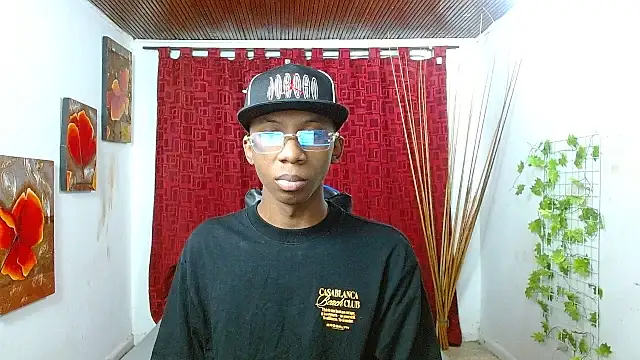 Snapshot of milo018 chatting on 25, 4, 2026 milo018 online show from 25, 4, 2026