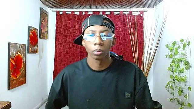 Snapshot of milo018 chatting on 28, 4, 2026 milo018 online show from 28, 4, 2026