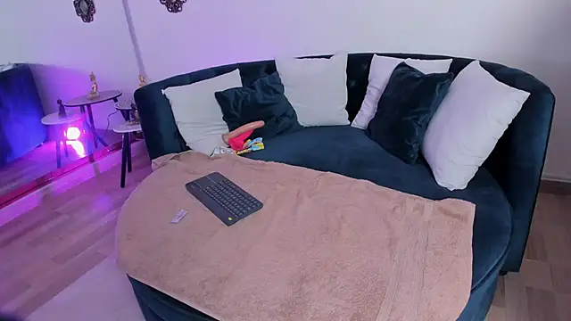 Esmeralda carrascal online show from 10, 4, 2026