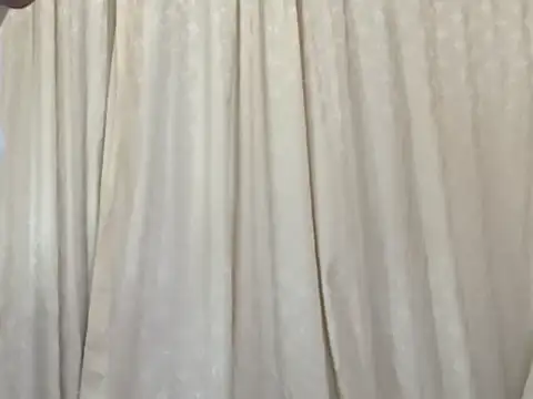 Snapshot of Zoe_Robbins chatting on 4, 4, 2026 Zoe Robbins online show from 4, 4, 2026