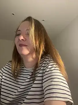 DistrictGirl online show from 28, 3, 2026