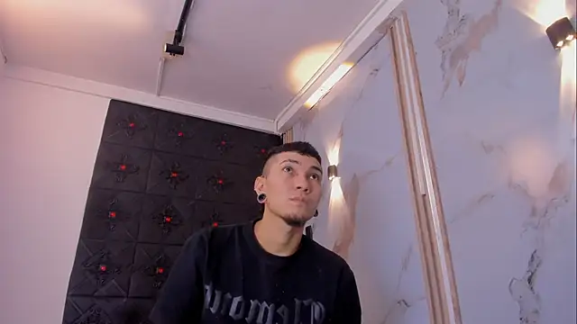 Logan and Reachel online show from 22, 3, 2026