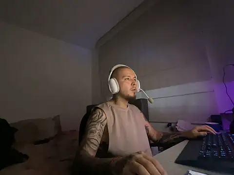 Snapshot of Maximo_Garcia17 chatting on 19, 2, 2026 Maximo Garcia17 online show from 19, 2, 2026