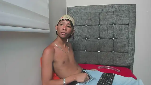 Snapshot of Little_Twink19x chatting on 25, 2, 2026 Little Twink19x online show from 25, 2, 2026