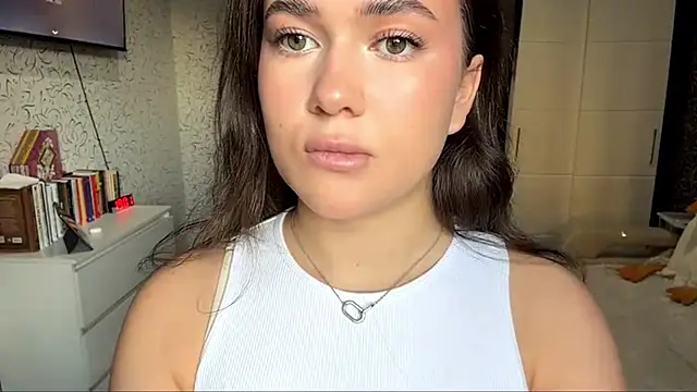 JoycelynUrion online show from 12, 4, 2026