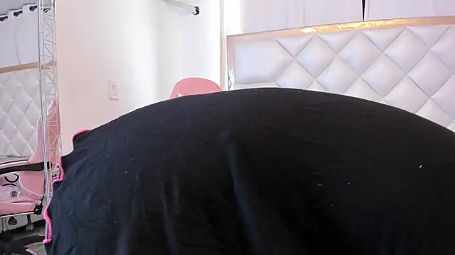 michelleblair1 online show from 10, 4, 2026