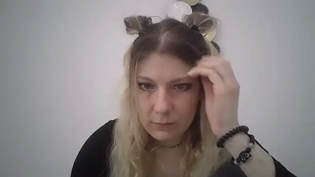 Foxy Bright online show from 5, 3, 2026