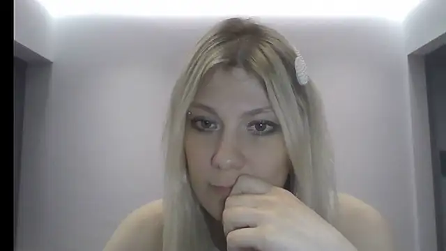 Foxy Bright online show from 12, 3, 2026