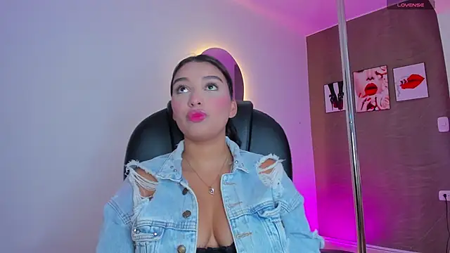 Snapshot of Tiphanysalvatore chatting on 26, 2, 2026 Tiphanysalvatore online show from 26, 2, 2026