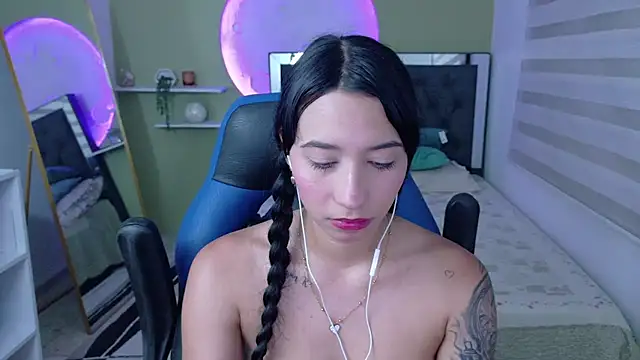 Snapshot of ivvoncute chatting on 2, 7, 2026 ivvoncute online show from 2, 7, 2026