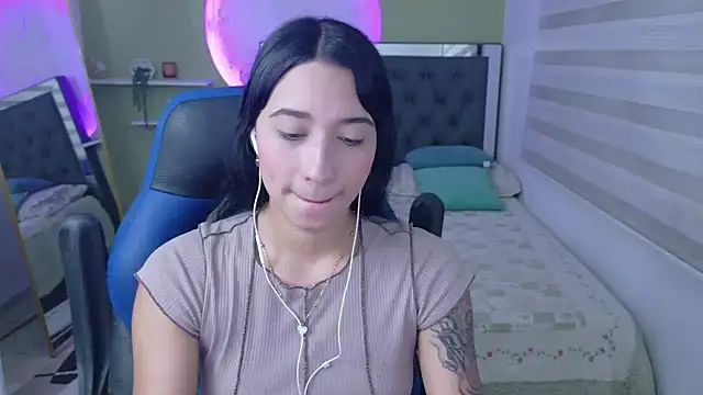 Snapshot of ivvoncute chatting on 5, 7, 2026 ivvoncute online show from 5, 7, 2026