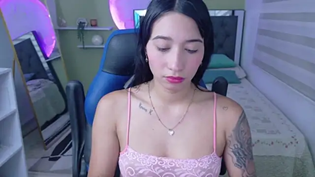 Snapshot of ivvoncute chatting on 7, 7, 2026 ivvoncute online show from 7, 7, 2026