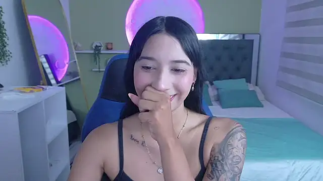 Snapshot of ivvoncute chatting on 8, 7, 2026 ivvoncute online show from 8, 7, 2026