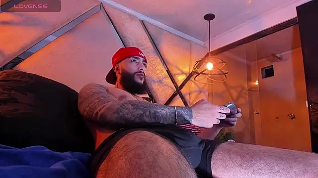 Snapshot of SantiagoHincapiie chatting on 3, 3, 2026 SantiagoHincapiie online show from 3, 3, 2026