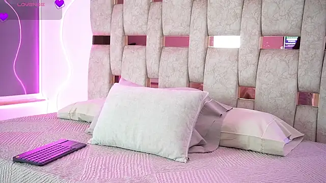 Fernanda thail  online show from 7, 3, 2026