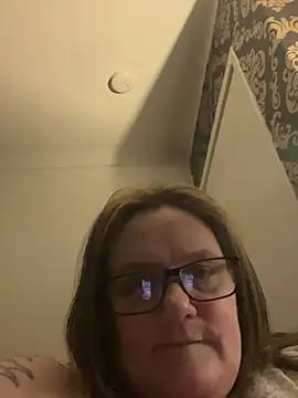 Busty-GilfQuinn online show from 1, 3, 2026