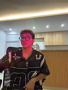 Snapshot of Apolo_137 chatting on 14, 4, 2026 Apolo 137 online show from 14, 4, 2026