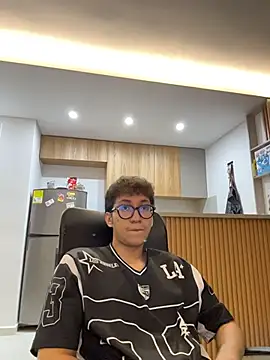 Snapshot of Apolo_137 chatting on 16, 4, 2026 Apolo 137 online show from 16, 4, 2026