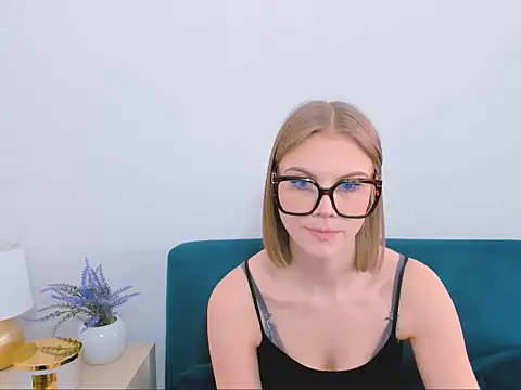 StormiSmooth online show from 22, 4, 2026