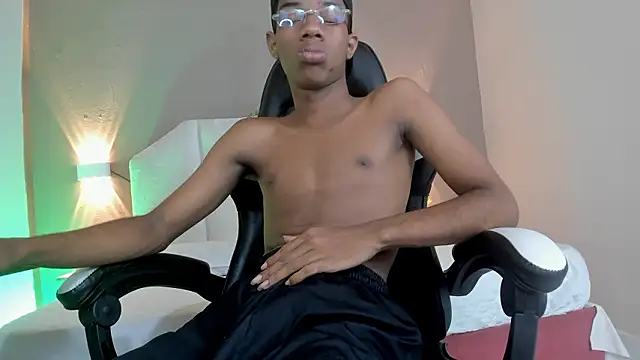 Snapshot of KaisonRouse chatting on 4, 3, 2026 KaisonRouse online show from 4, 3, 2026