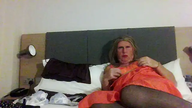 Snapshot of ExactFashion2 chatting on 6, 8, 2026 ExactFashion2 online show from 6, 8, 2026