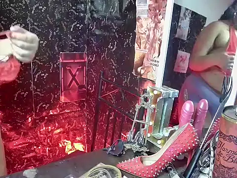 Snapshot of MistressMileenaMiami chatting on 13, 5, 2026 MistressMileenaMiami online show from 13, 5, 2026