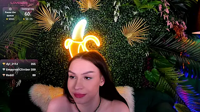 Snapshot of SatiraLux chatting on 11, 5, 2026 SatiraLux online show from 11, 5, 2026