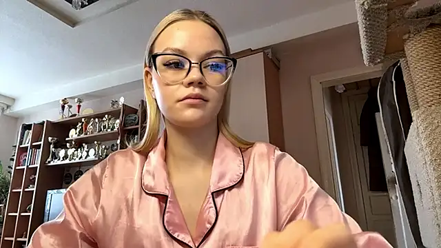 MiaCashe online show from 8, 3, 2026