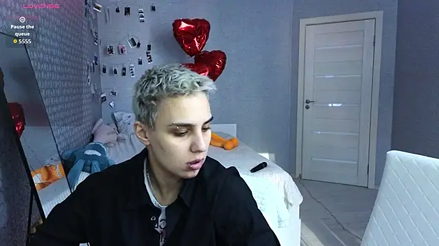 LuxuryLoverss online show from 15, 3, 2026