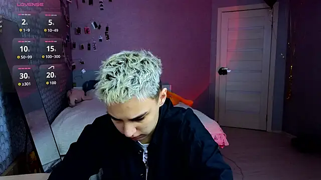 LuxuryLoverss online show from 10, 4, 2026